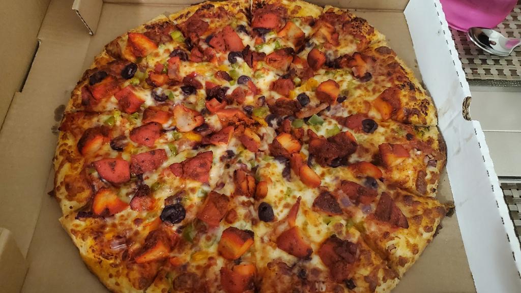 dawoods-meat-pizza-2