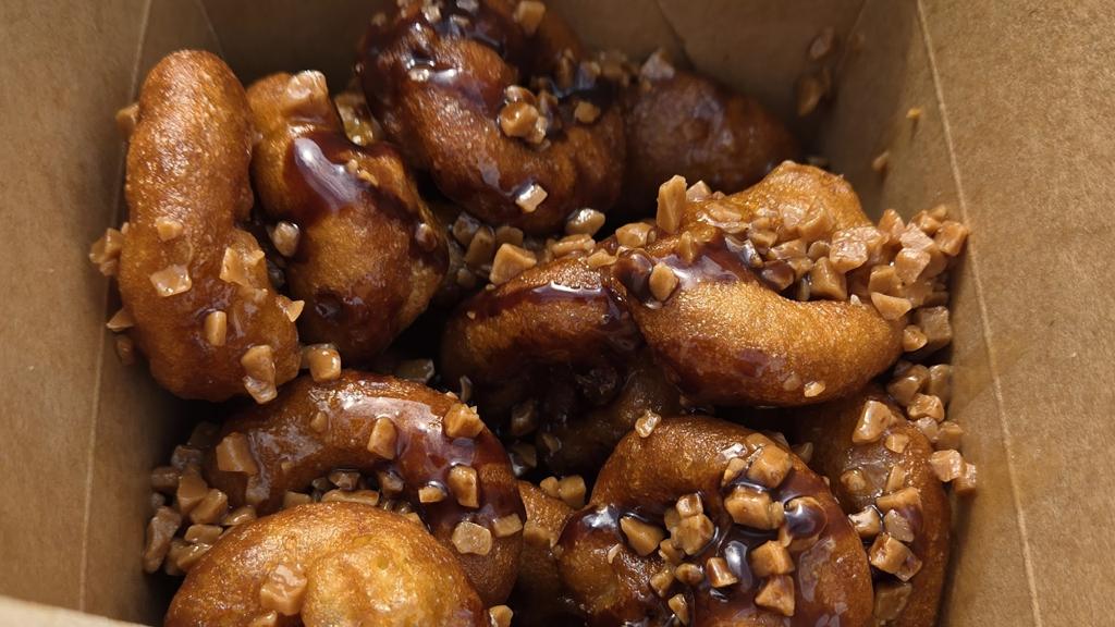 seaside-sugars-donuts-and-dogs-1