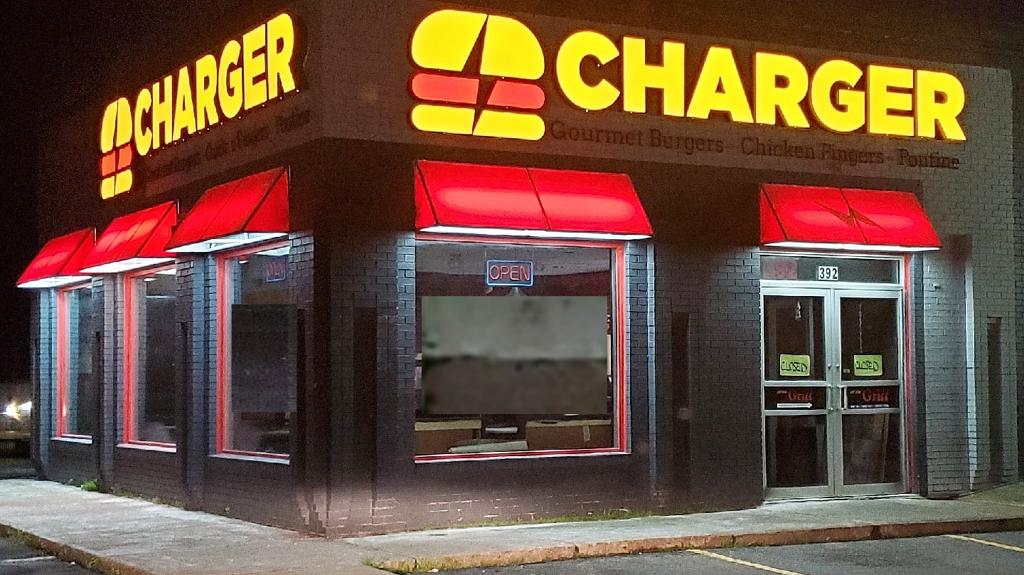 charger-gourmet-burger-poutine-4