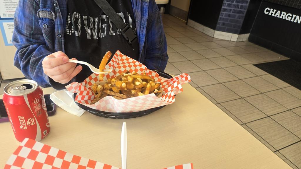 charger-gourmet-burger-poutine-5