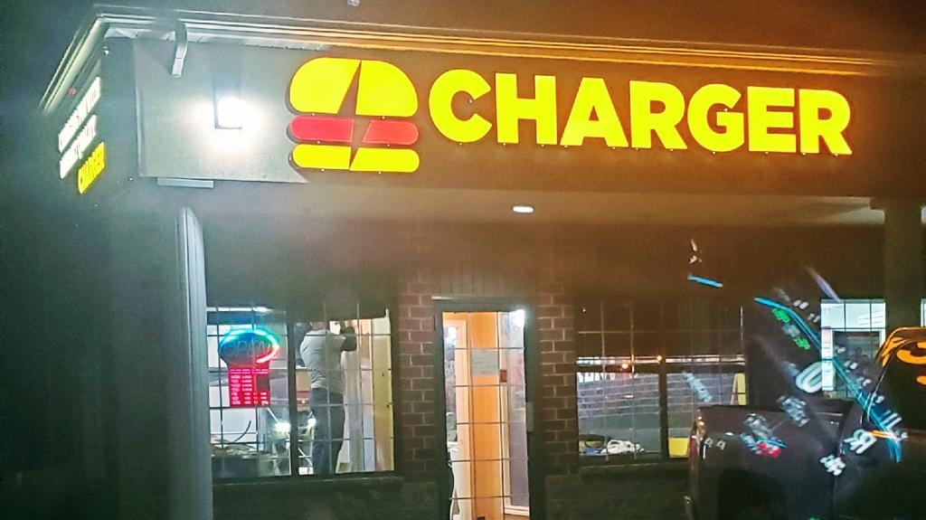 charger-gourmet-burgers-poutine-4