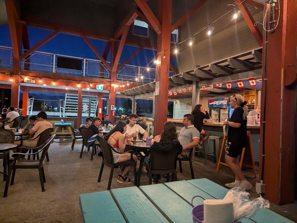 the-pier-patio-bar-and-grill-4