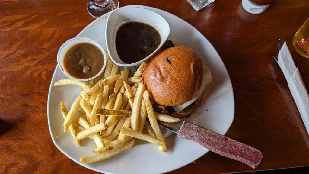 b-b-roadhouse-tap-grill-2