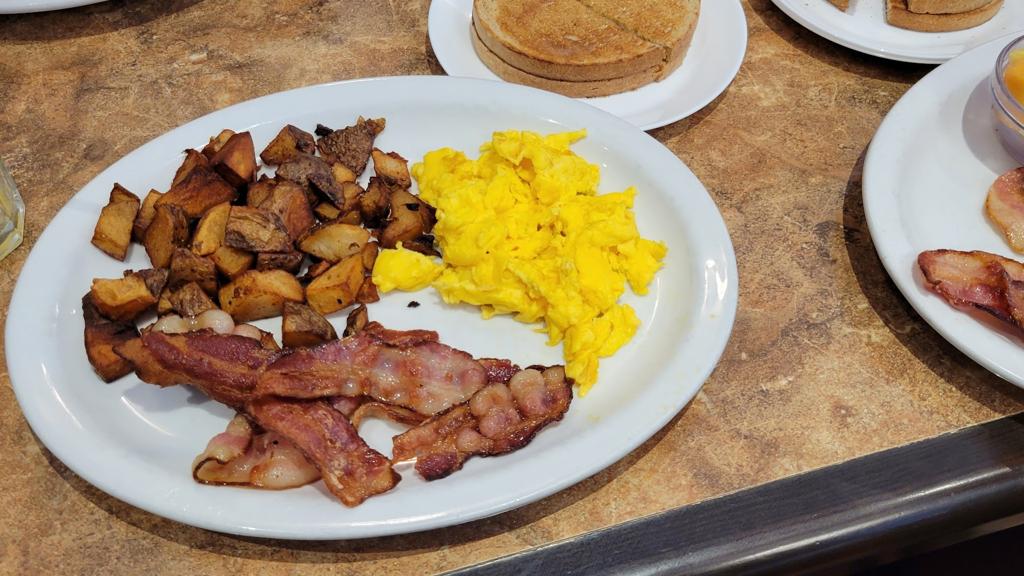 elm-street-cafe-grill-3