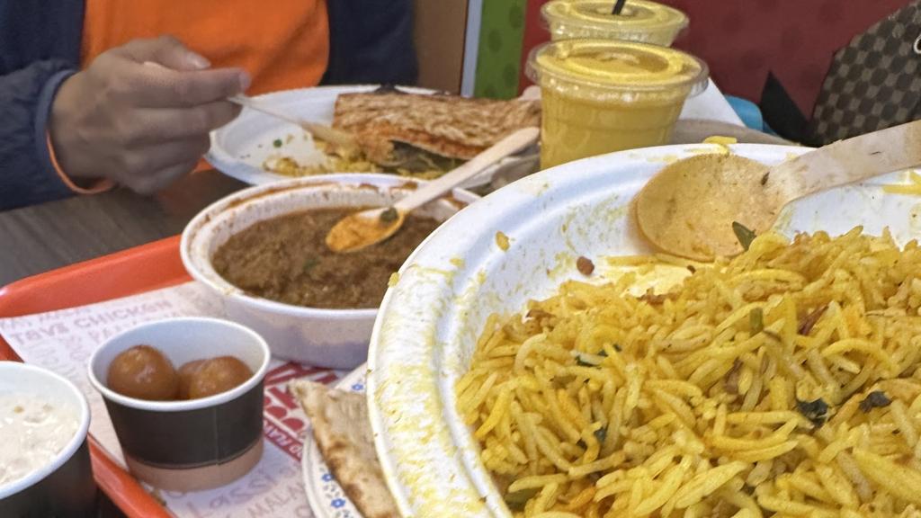 khatta-meetha-indian-restaurant-in-mississauga-2