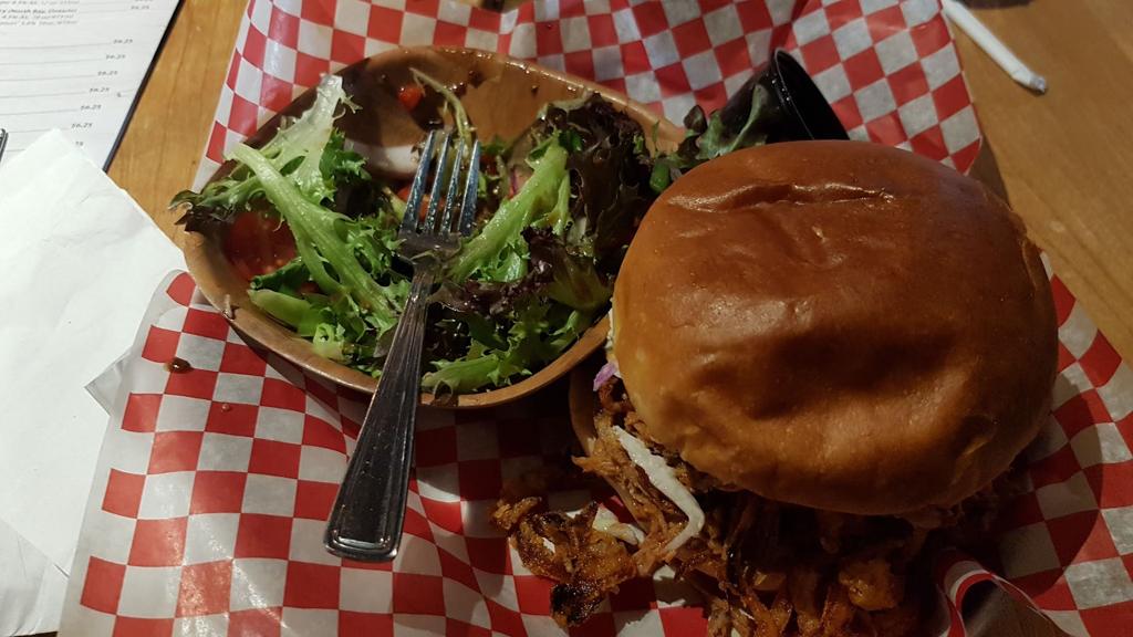 lou-dawgs-southern-bbq-north-bay-2