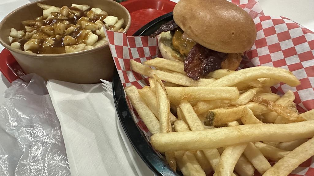 happy-days-burgers-poutine-3