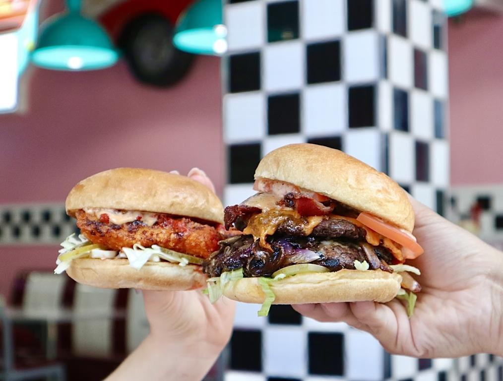 happy-days-burgers-poutine-8