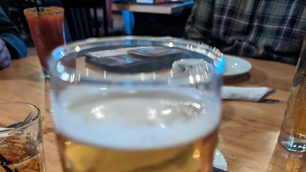 chucks-roadhouse-bar-grill-2