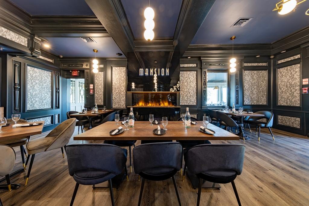 mansion-kitchen-bar-4