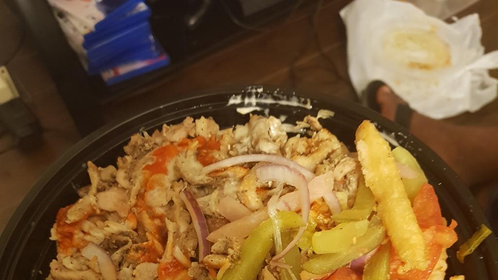 shelbys-legendary-shawarma-masonville-2