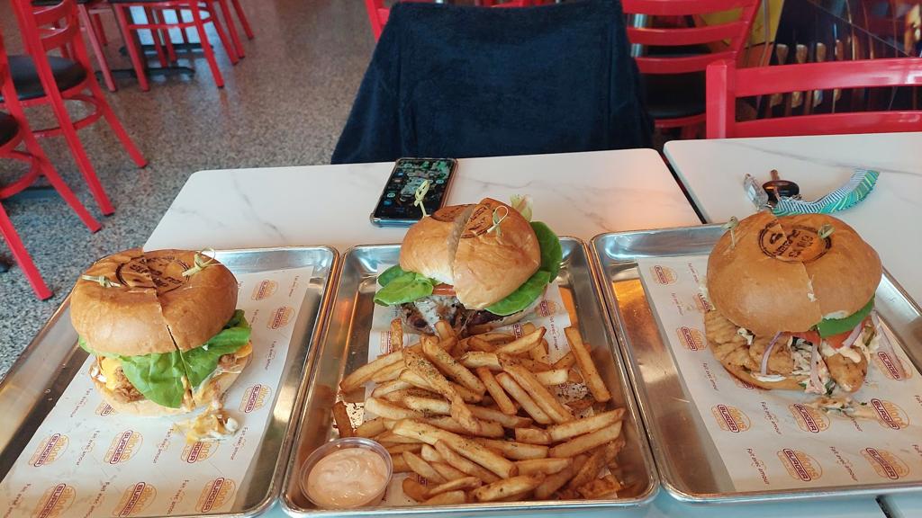 allons-burger-west-island-montreal-3