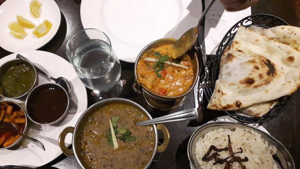 sahib-indian-restaurant-pointe-claire-dine-in-take-out-delivery-2