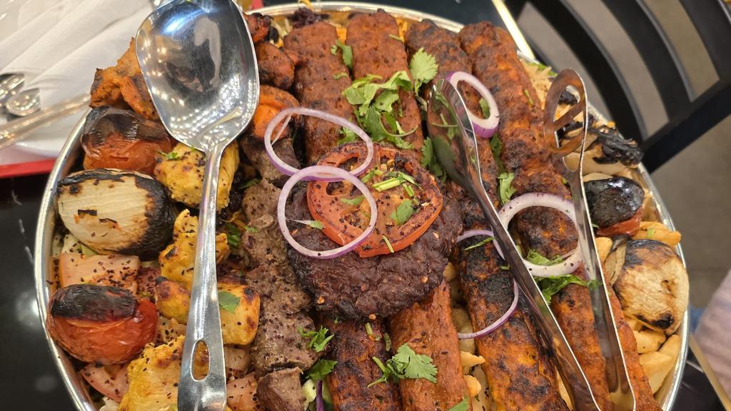 lafghan-grillade-kababs-shish-taouk-burgers-poutine-halal-livraison-delivery-takeout-catering-2