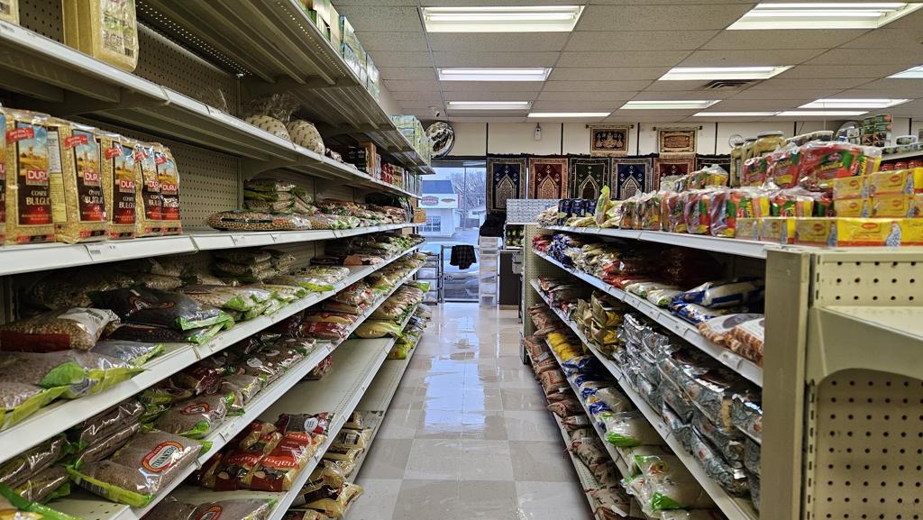 amados-halal-meat-and-food-market-2