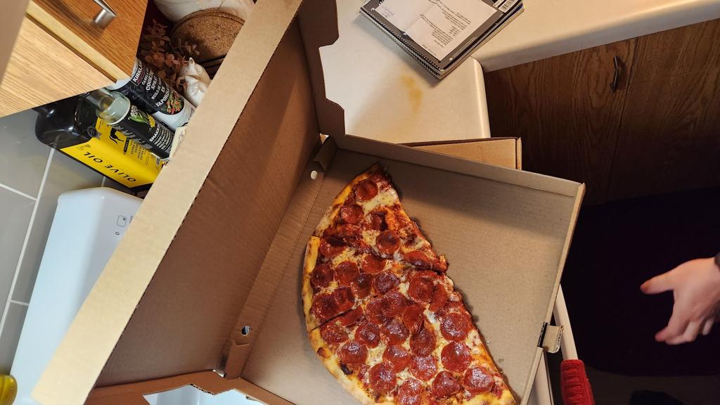 real-canadian-pizza-donair-halal-pizza-halal-wraps-halal-wings-platters-1