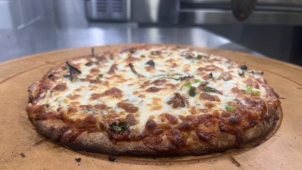 real-canadian-pizza-donair-halal-pizza-halal-wraps-halal-wings-platters-2