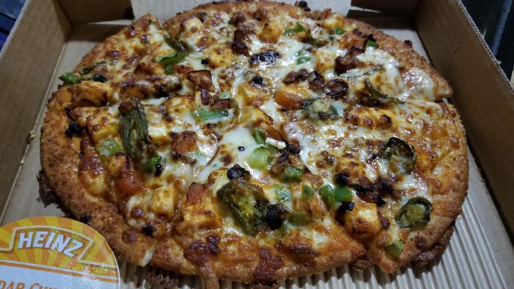 wow-pizza-college-drive-sk-2