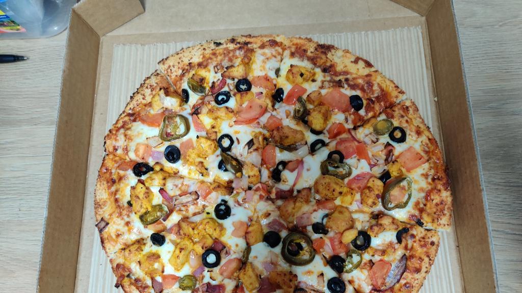 wow-pizza-college-drive-sk-3