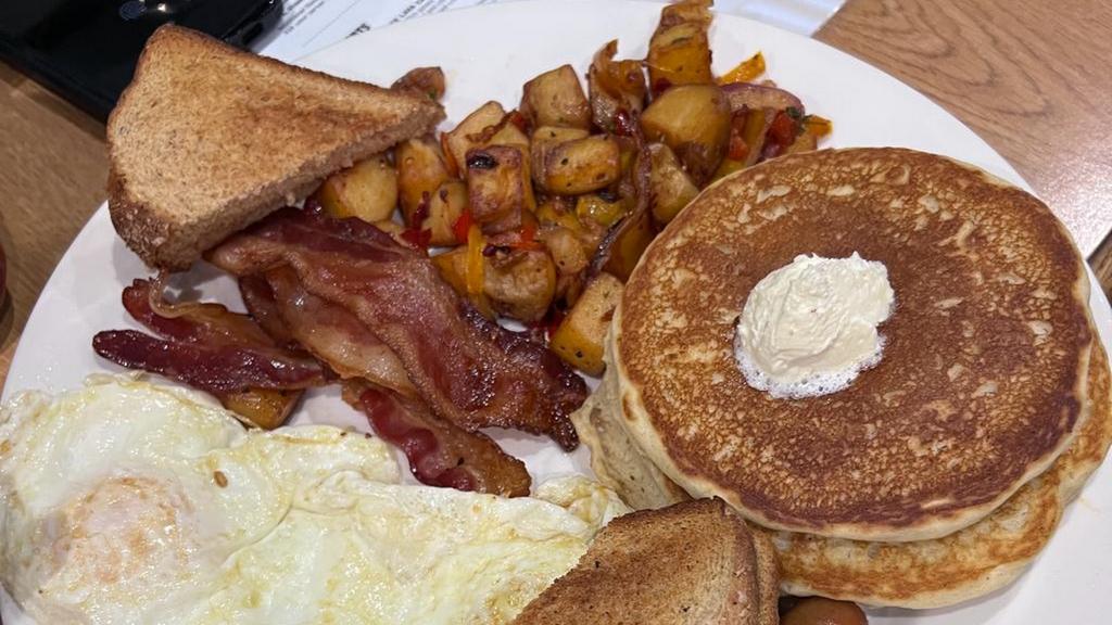 rickys-all-day-grill-rgs-lounge-whitehorse-3