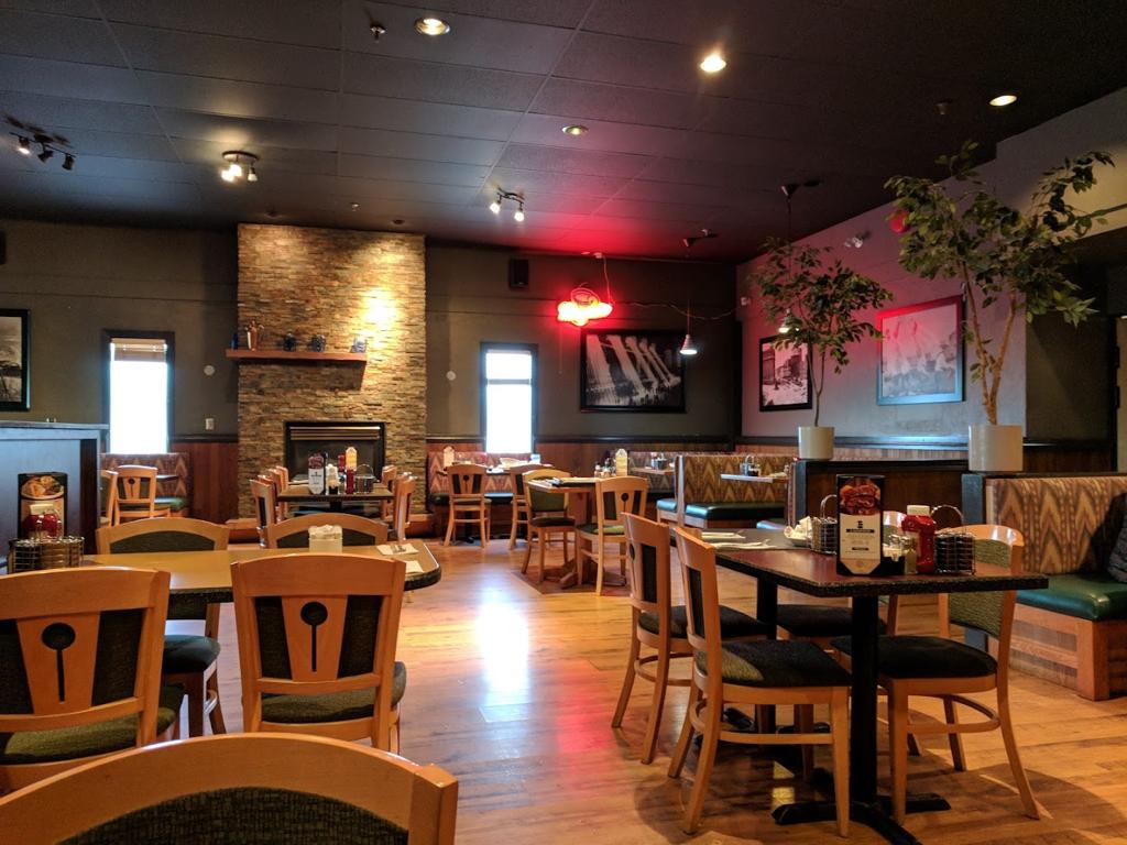 rickys-all-day-grill-rgs-lounge-whitehorse-7